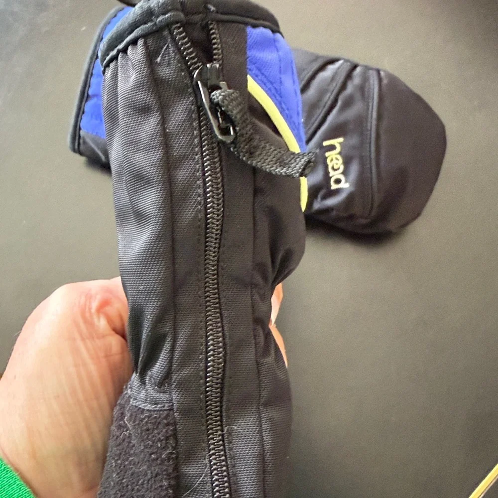 Mittens, size small